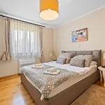 Andrea For 17 People With Private 40 M2 Pool & Pet Friendly Near Villa Poreč