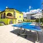 Andrea For 17 People With Private 40 M2 Pool & Pet Friendly Near Villa Poreč