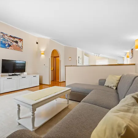 Villa Andrea For 17 People With Private 40 M2 Pool & Pet Friendly Near *