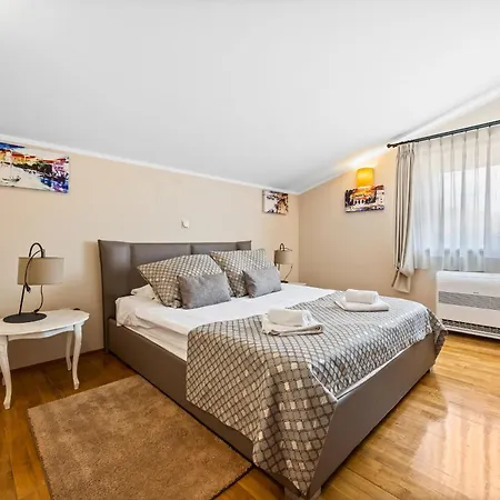 Andrea For 17 People With Private 40 M2 Pool & Pet Friendly Near Villa