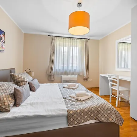 Villa Andrea For 17 People With Private 40 M2 Pool & Pet Friendly Near