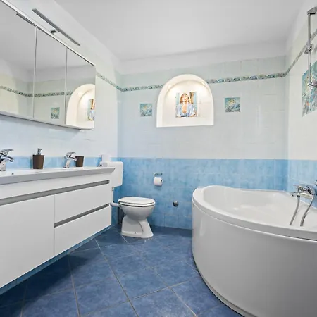 Andrea For 17 People With Private 40 M2 Pool & Pet Friendly Near Poreč