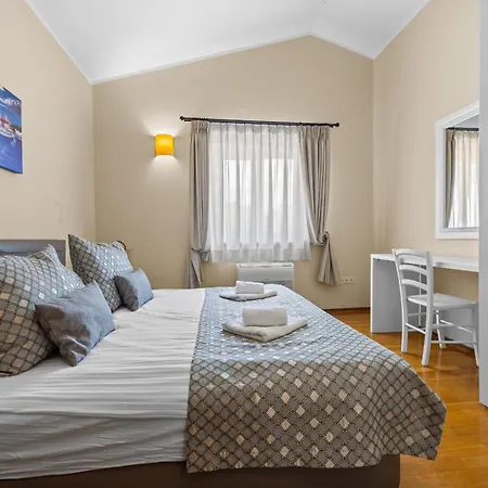 Andrea For 17 People With Private 40 M2 Pool & Pet Friendly Near Villa Poreč