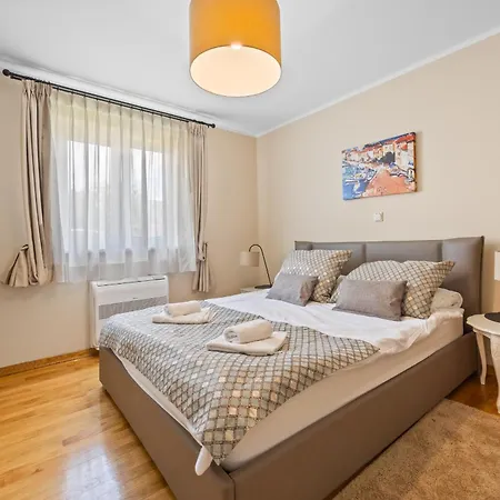 Andrea For 17 People With Private 40 M2 Pool & Pet Friendly Near Villa Poreč
