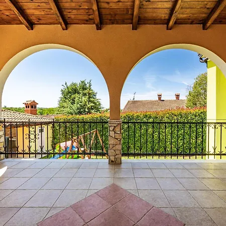 Andrea For 17 People With Private 40 M2 Pool & Pet Friendly Near Poreč